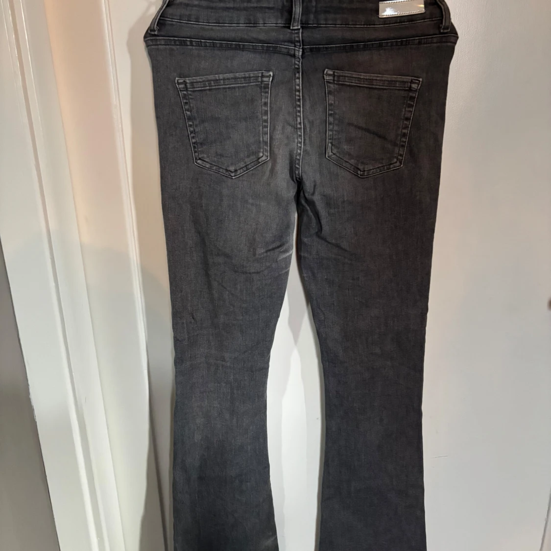 Grå bootcut jeans från ONLY - 1