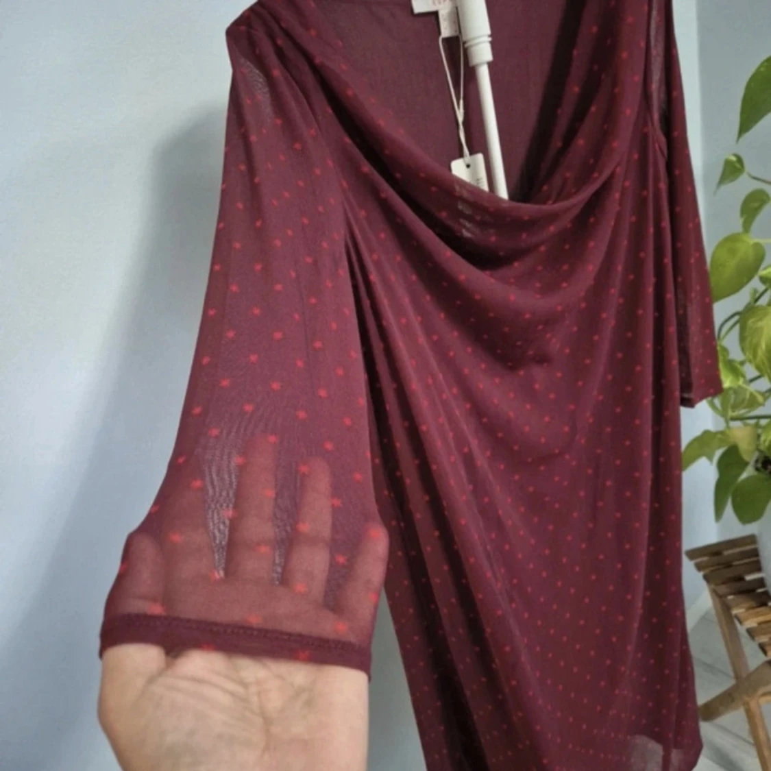 Vinröd prickig klänning från Esprit - 2