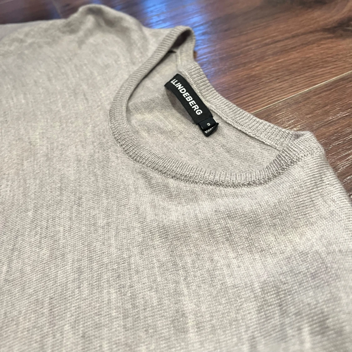 Grå tröja i merinoull från J.Lindeberg - 3
