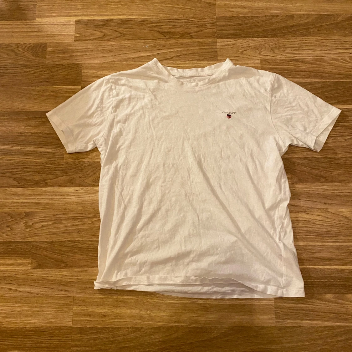 Vit t-shirt från GANT