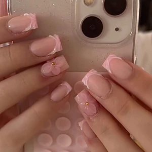 Gelénaglar Sthlm 150-250kr💕 - Nageltjej i Stockholm-Vallentuna📍.            Priser: 150kr för lätt design, 200/250kr för avancerad design. Kontakta privat för att boka tid.💕