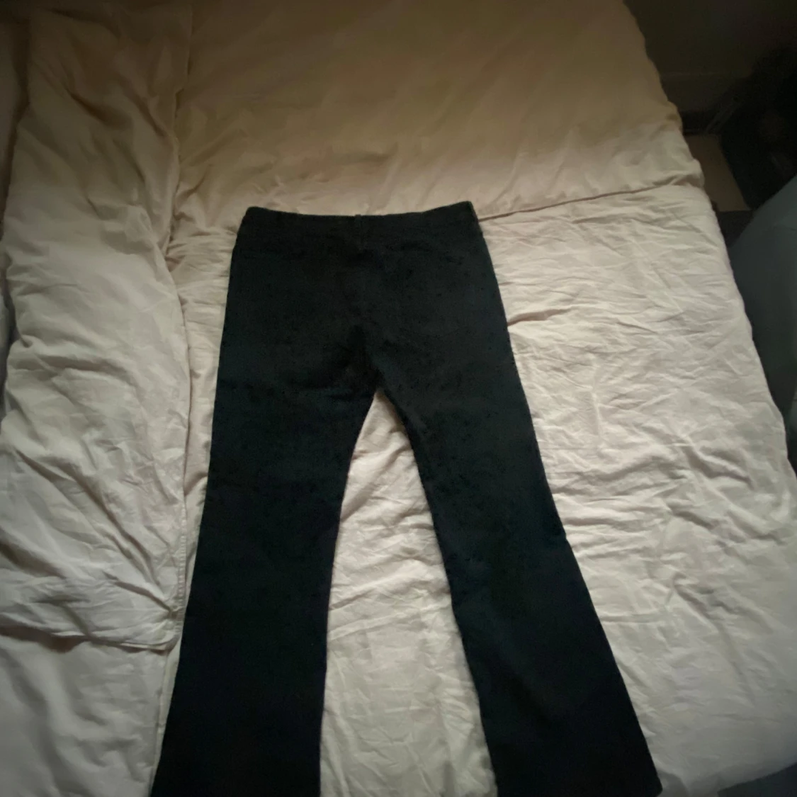 Svarta bootcut byxor - 1