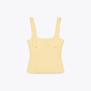 Zara topp - Gul topp från Zara. Helt oanvänd!