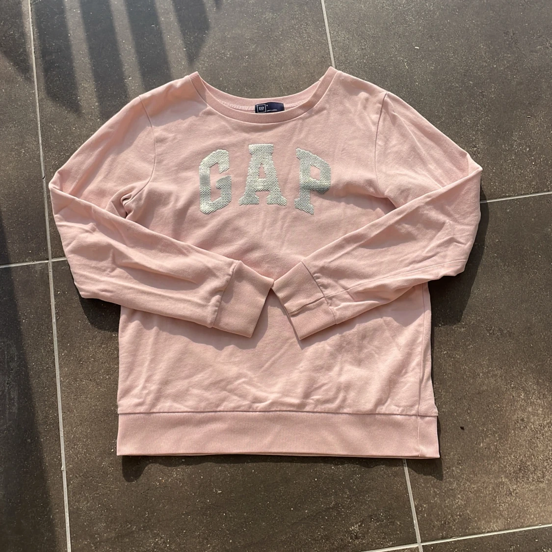 Ljusrosa sweatshirt från GAP