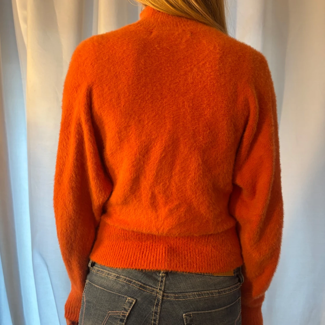 Orange fluffig stickad tröja - 1