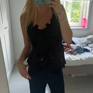 sjukt snyggt linne - sjukt snyggt linne med broderade blommor, prislappen kvar