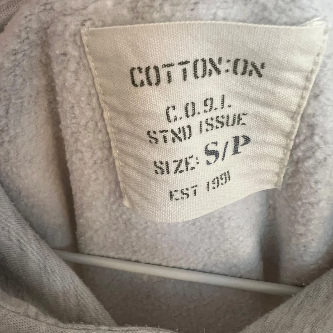 Ljusgrå hoodie från Cotton On - 1