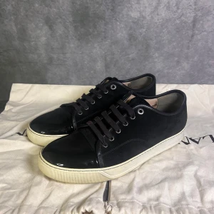 Lanvin toecap sneaker - Mycket fint skick | Size uk 10 vilket passar 44/45  | dustbag medföljer | fraktar spårbart inom 24 timmar |  för att köpa klicka ” köp nu” | vid frågor skriv ett meddelande |