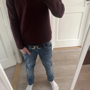 J Lindeberg skärp - Tjena säljer nu mitt skärp då de inte används. Skriv vid frågor