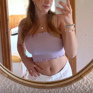 Ljuslila tubtopp - Superfin ljuslila bandeau topp i bra skick, Storlek XS-M då den är stretchig. 