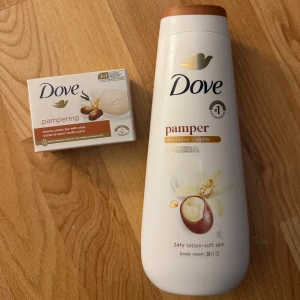 Body wash vanilj - Dove dusch tvål och en block tvål som luktar vanilj och shea smör. Dom är helt oöppnade. 