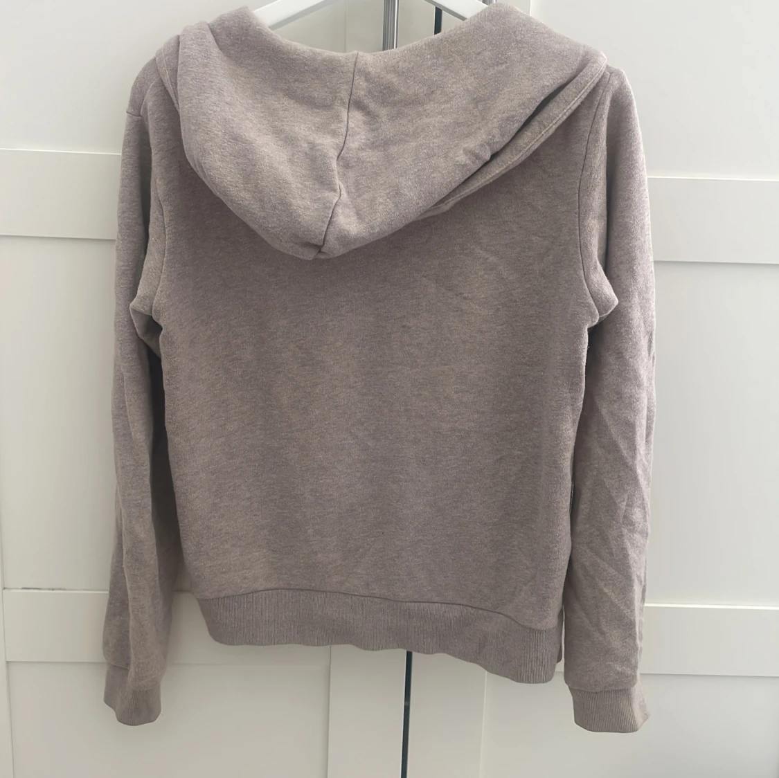 Beige hoodie från Lexington med dragkedja - 1