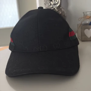 Gucci Cap - Helt ny bra kavlitet.