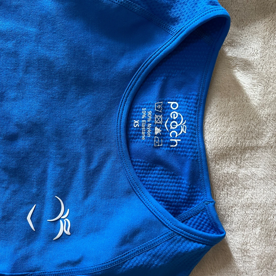 Blå croppad tröja från Peach Tech - 1