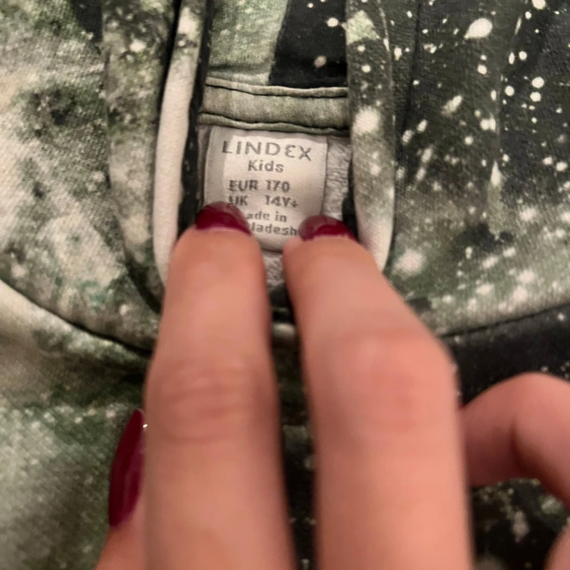 Grön och vit hoodie från Lindex - 1