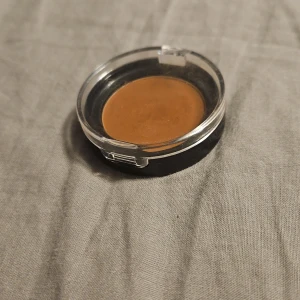 Bronzer mini - Mini bronzer från revolutionen använd 1 gång