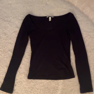 HM tröja  - säljer denna tröja från hm, nypris 149kr. 