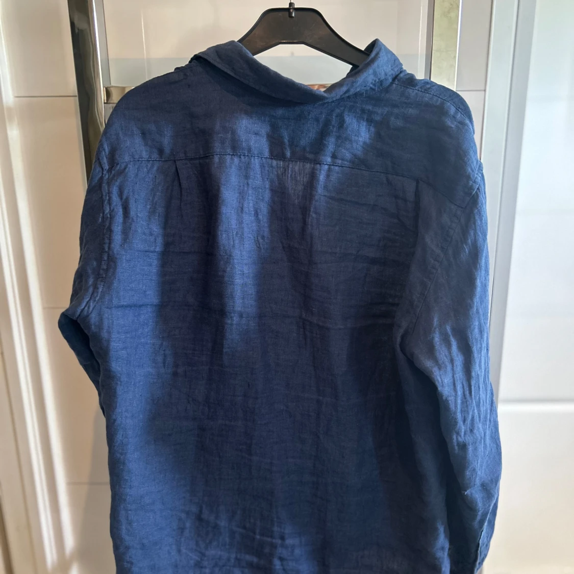 Blå linneskjorta från Uniqlo - 2