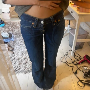 Lågmidjade bootcut jeans - Jeans från levis med coolt mönster, inga defekter
