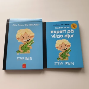 Jag kan bli en expert på vilda djur. Little People, big Dreams  - Upptäck Steve Irwins inspirerande resa från att rädda sin första krokodil som barn till att bli en världsberömd djurexpert. Perfekt för unga äventyrare som älskar djur och vill lära sig mer om naturen på ett roligt sätt! Skick: ny/oanvänd. Endast uttagen ur sin förpackning för att fota. Är endast en bok. De som ligger bredvid är förpackning den kom i. 