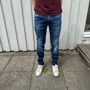 Replay Anbass jeans  - Replay Anbass jeans - Modell: Anbass - Storlek: W29/L32 (lapp saknas) - skick: 9/10 - Nypris runt 2000kr