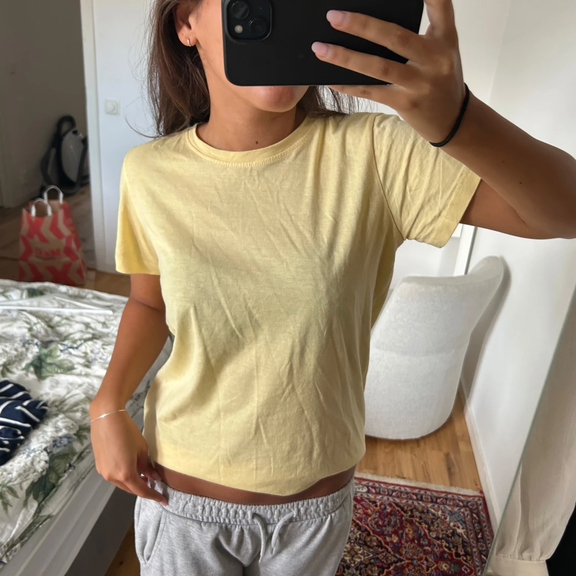 Ljusgul basic t-shirt  - 2