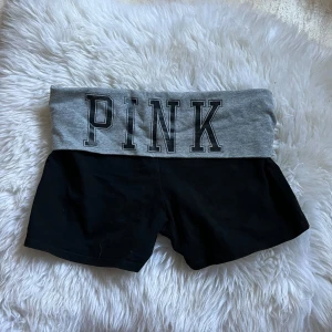 Svarta PINK Yoga shorts  - Fold over shorts från pink! Storlek S🪽 