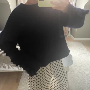 Stickad arket tröja  - Slutsåld stickad från arket, lite noppror men annars som ny☺️