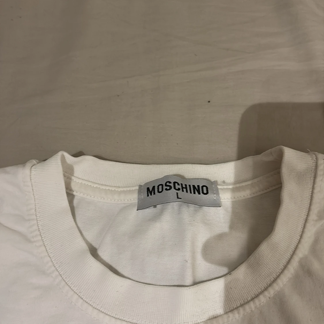 Vit Moschino t-shirt med björntryck - 2