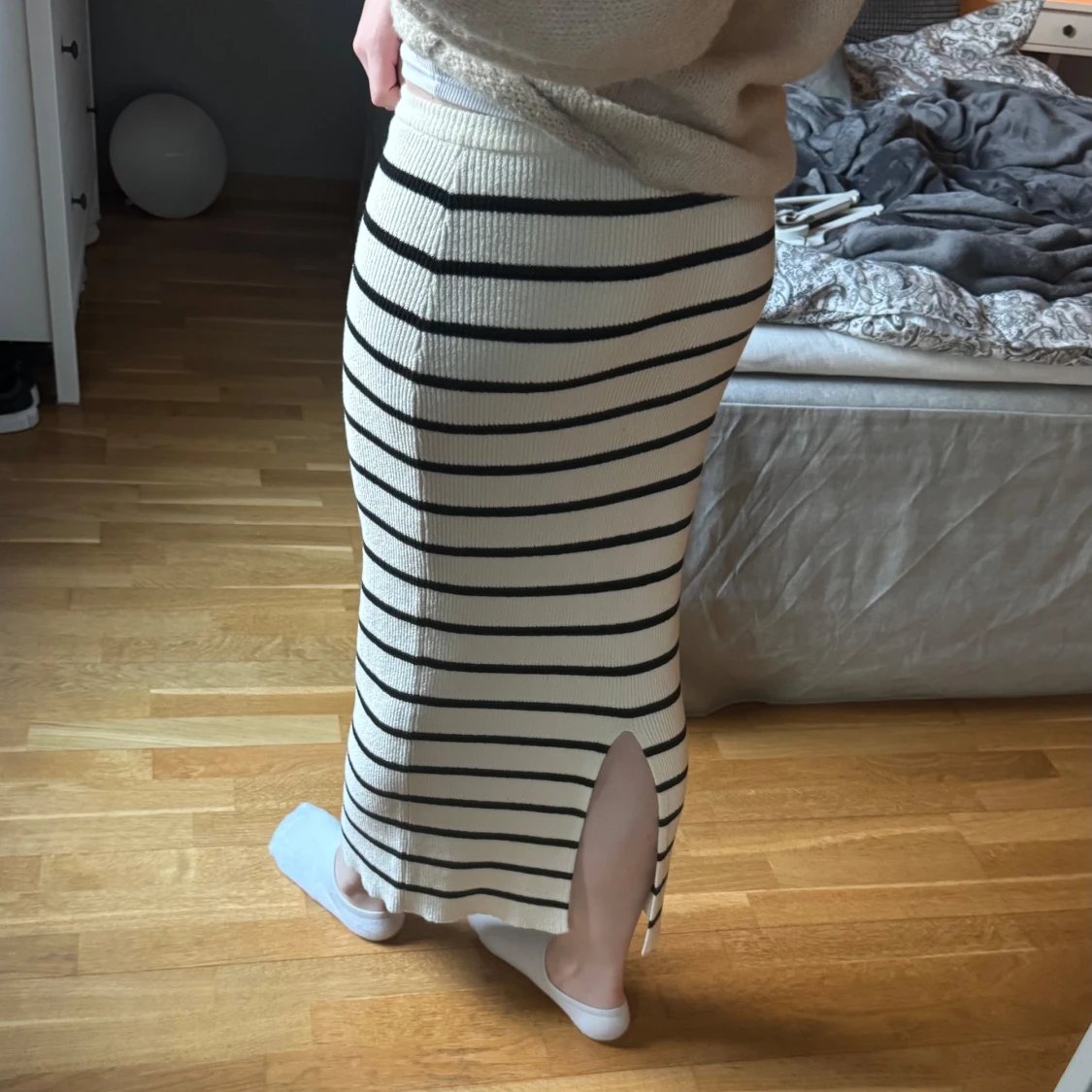 Randig ribbad långkjol med slits - 3