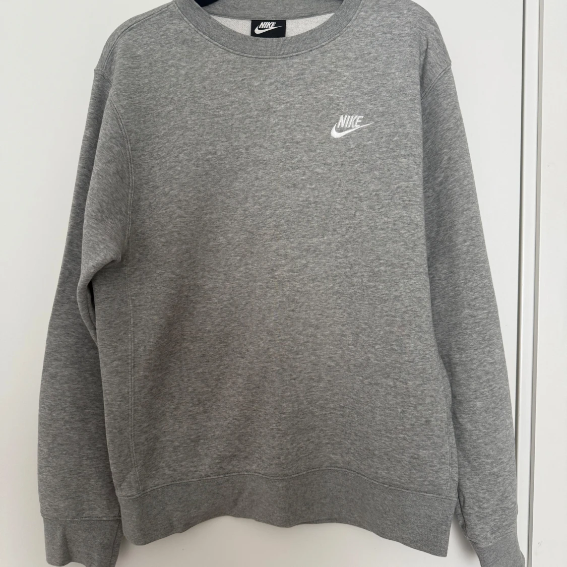 Grå Nike sweatshirt