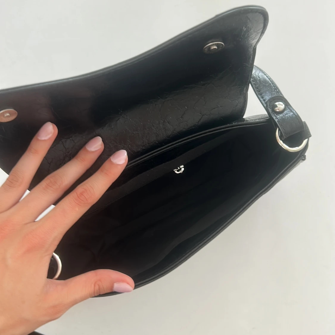 Helt ny svart axelväska i skinnimitation - 3