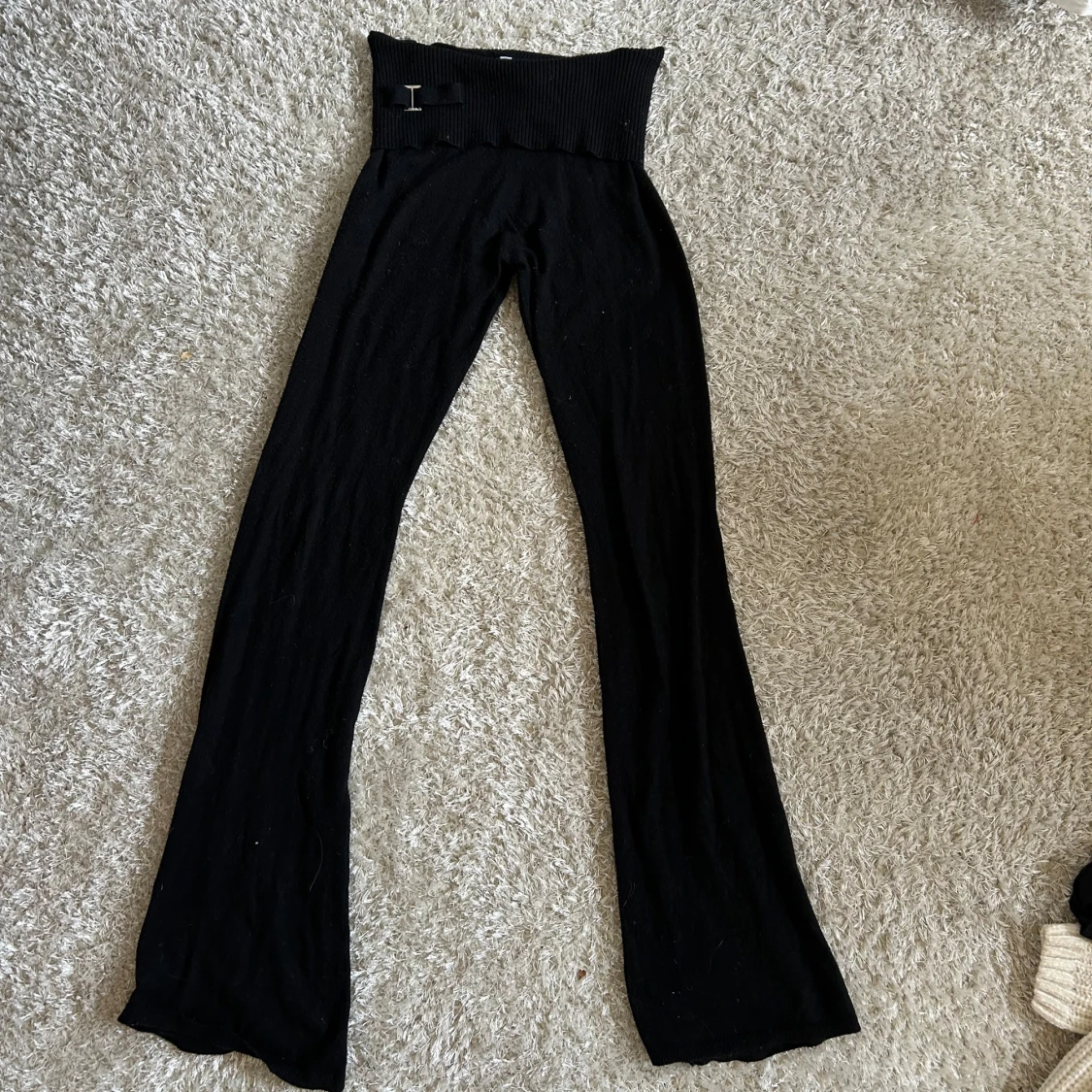 Svarta lågmidjade ribbade byxor - 1