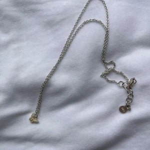 Silverhalsband med fjärilshänge - Säljer då jag inte använder silver💞