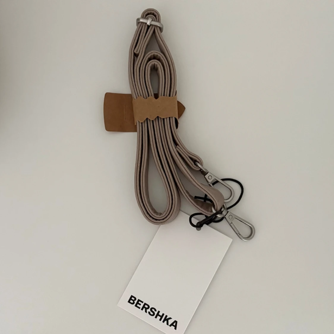beige väska från bershka - 3