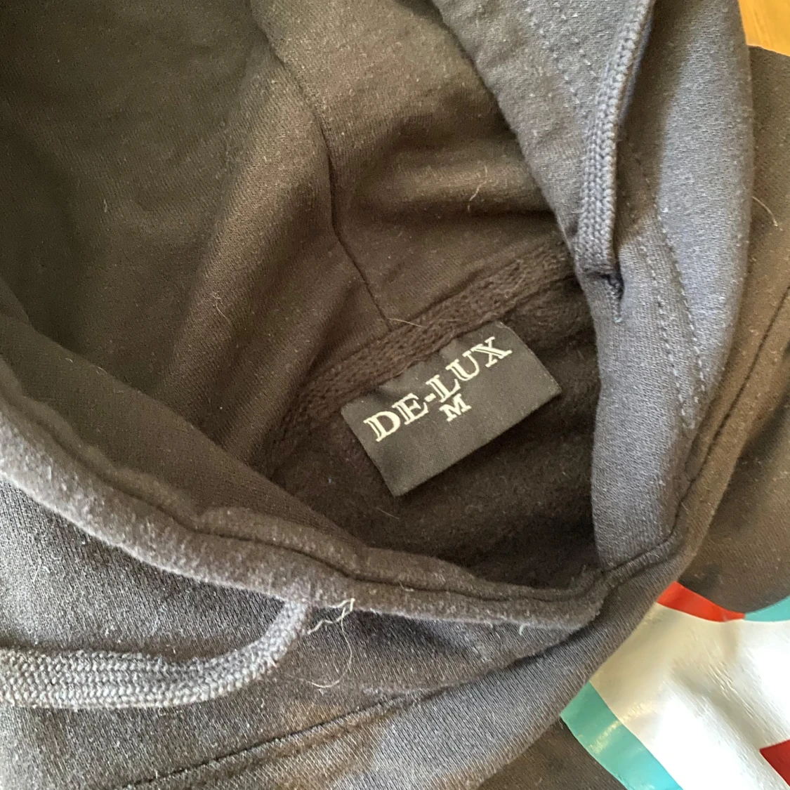 Svart TikTok hoodie från DE-LUX - 1