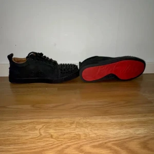 Louboutin 40-41 - Skönt och ha till vintern. Bra skick. Pris diskuteras i DM.