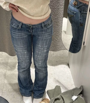 Low waist jeans - Säljer vidare dessa jättesnygga lågmidjade jeans då dom är för små för mig!❤️