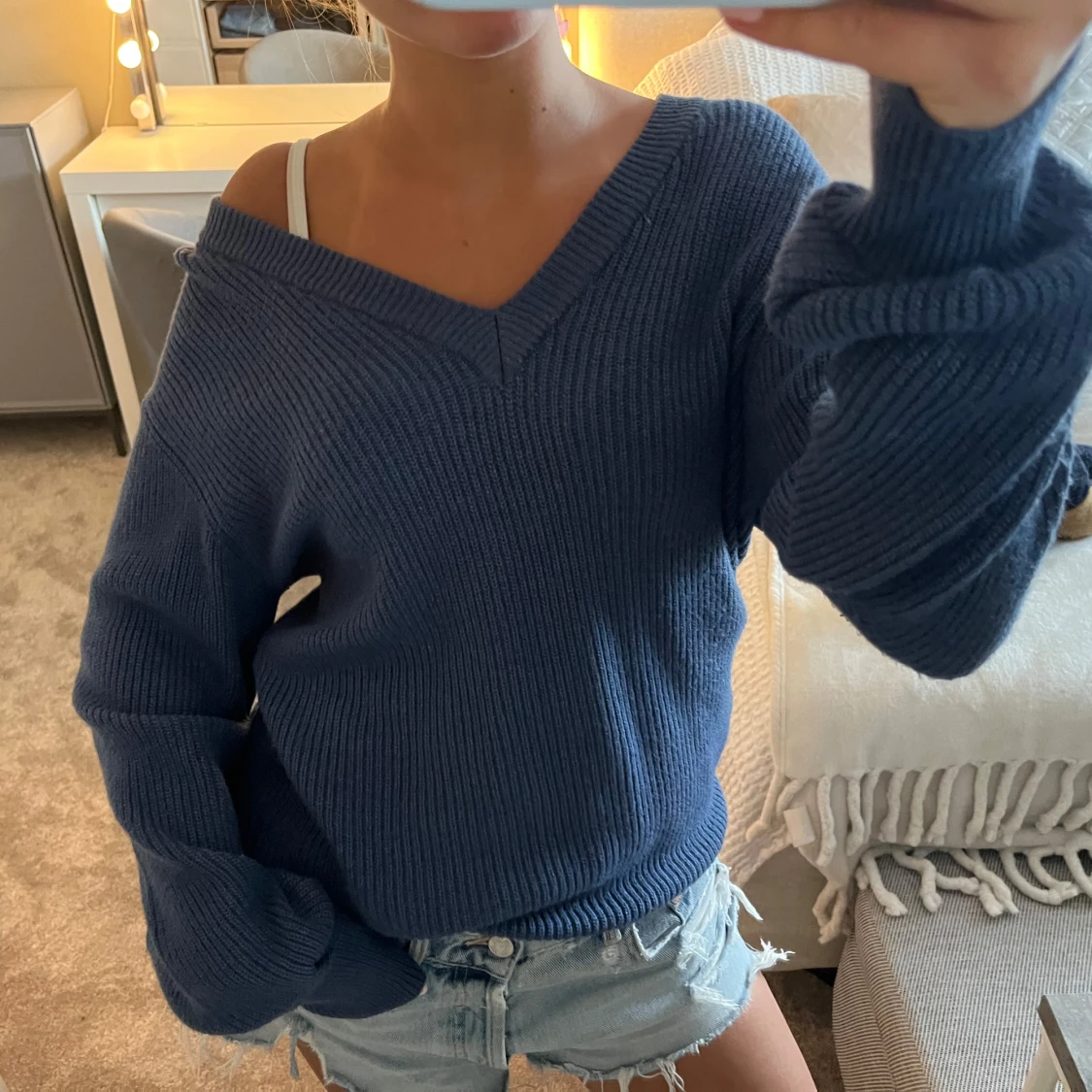 Blå stickad v-ringad tröja - 1