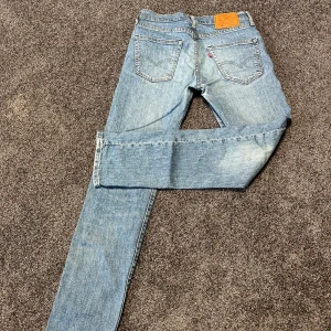 Levis jeans  - Säljer då dessa par jeans för dom är små, modell:502 storlek:w29 L32 skick: 8/10 