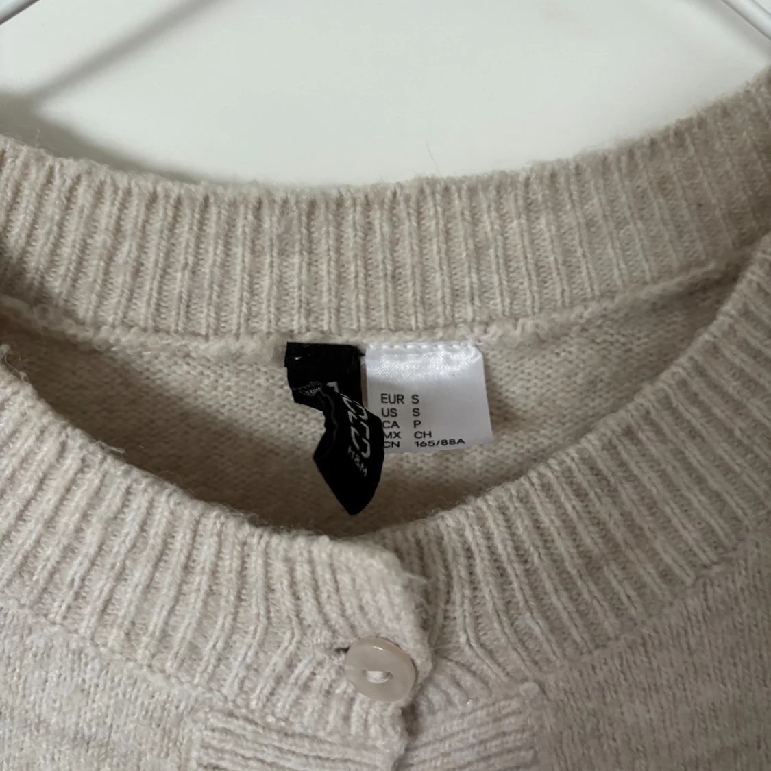 Beige stickad kofta från H&M - 2