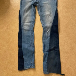 Jeans - Egensydda på sidorna.
