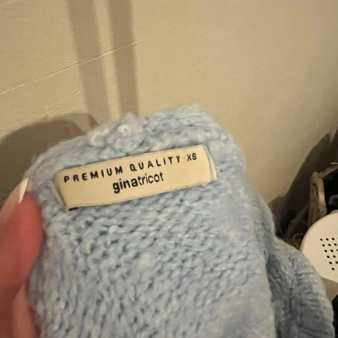 Ljusblå stickad hoodie från Gina Tricot - 1