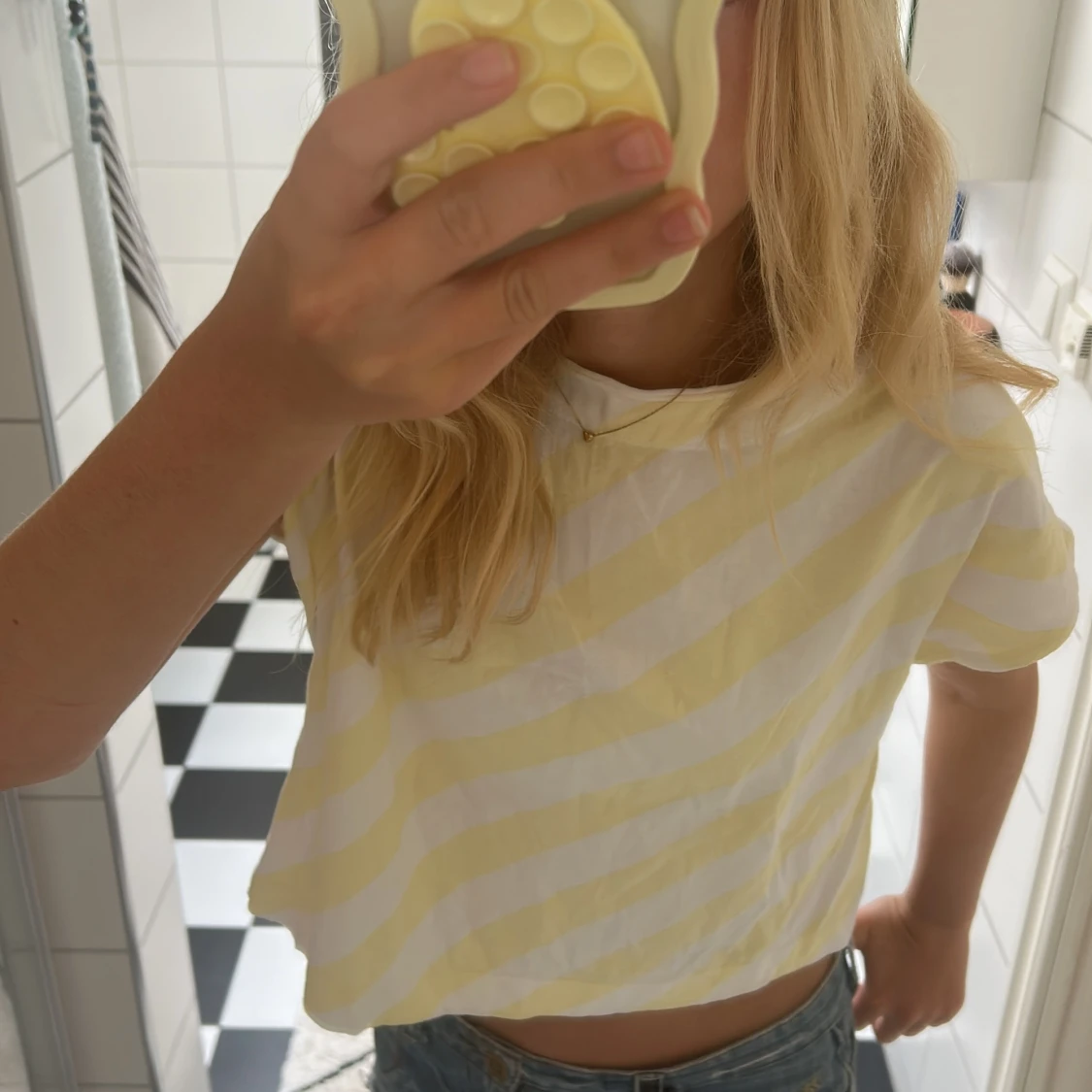 Gulvit randig croppad topp från Zara  - 2