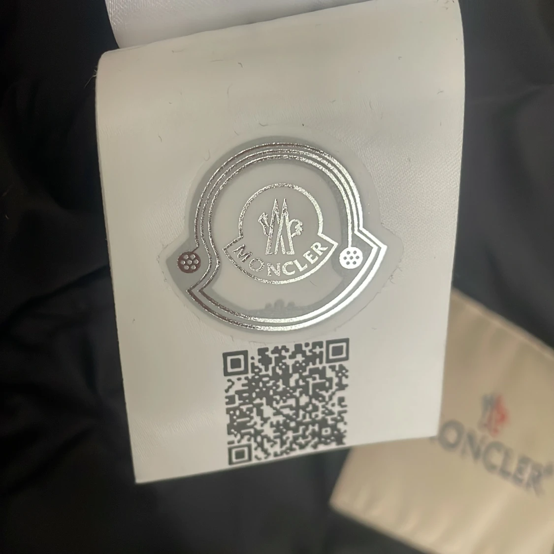 Svart vindjacka från Moncler med huva - 2