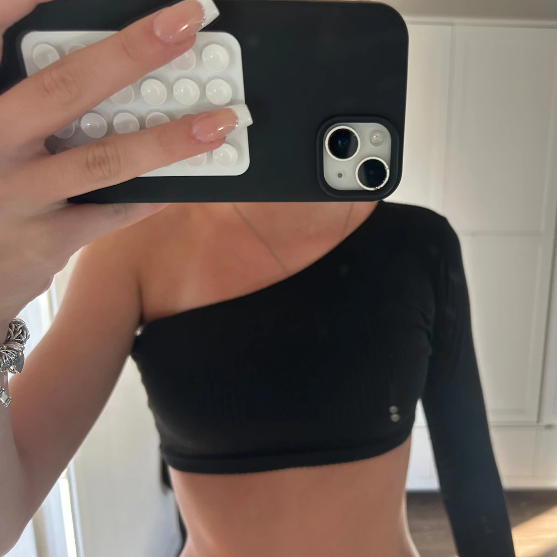 Svart one shoulder croppad topp - 1