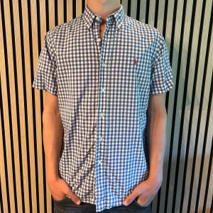 Ralph Lauren skjorta  - Rutig kortärmad Ralph Lauren skjorta | Skick 9/10 | Hör gärna av dig vid minsta fundering😊