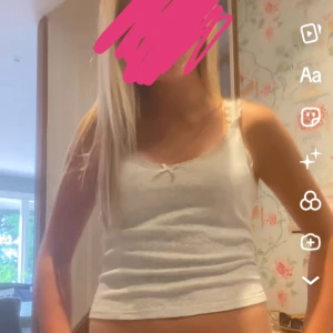 Linne - Grått linne med smör hjärtan, verkligen så så snyggt! Storlek M men passar mindre också💛