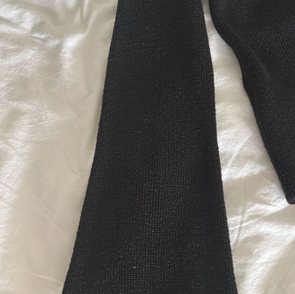 Svart glittrig oneshoulder topp - 1