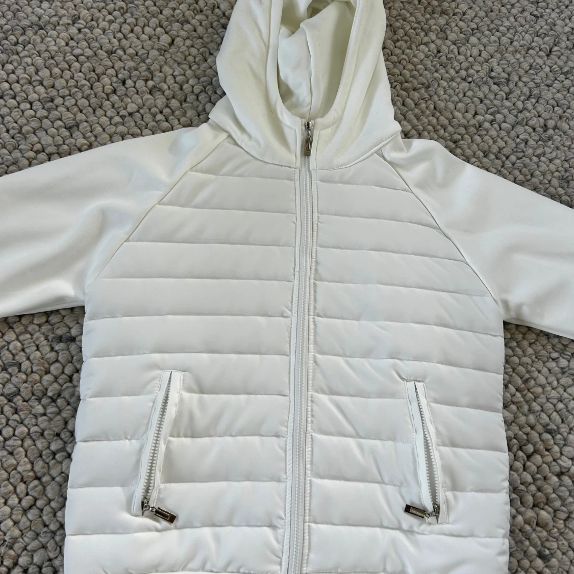 Vit cardigan med huva oanvänd